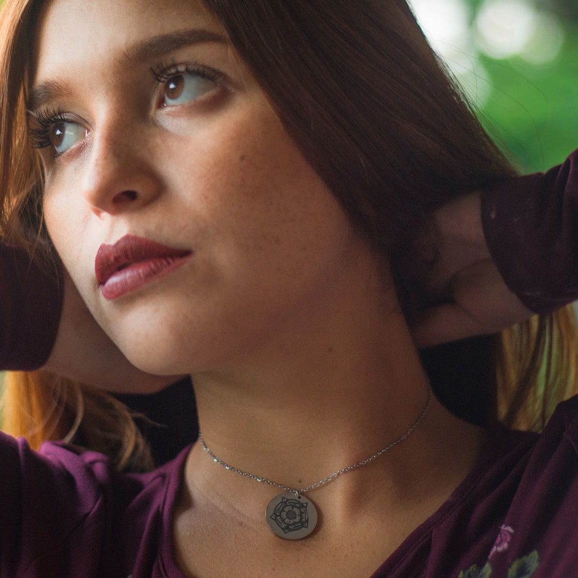 Collar colgante de rosa Tudor // Chapado en oro o acero | Etsy