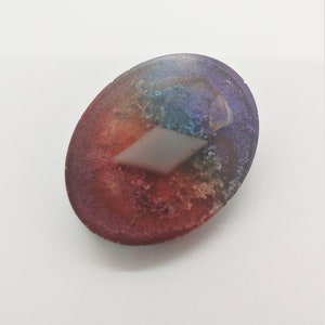 Rainbow diamond pin with colour changing effect