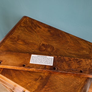 Mango Wood Floating Nightstand | Mid Century Modern Bedside Table Bild 5