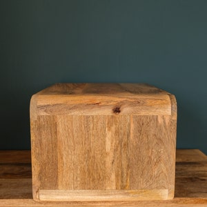Mango Wood Floating Nightstand | Mid Century Modern Bedside Table Bild 8