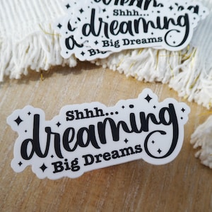 Shhh... Dreaming Big Dreams 3" Vinyl Sticker Positive Affirmation Wasserfest Aufkleber für Laptops, Wasserflaschen, Telefone