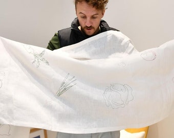 Natural linen tablecloth with embroidery of the ingredients included in the Ukrainian traditional borscht recipe.