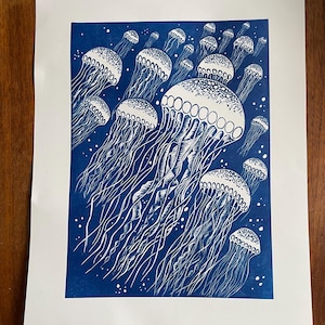 Enjambre de medusas, grabado original en linóleo