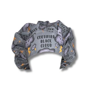 Gorro quirúrgico con bouffant y diseño de nube negra con certificación Louis + Phil