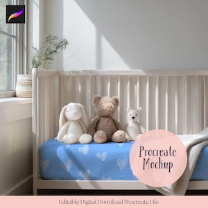 Puede incluir: Una cuna con tres peluches: un conejito blanco, un oso de peluche marrón y un oso blanco. La cuna tiene una sábana bajera azul con patrones de corazones blancos. La imagen incluye el texto "Procreate Mockup" y "Editable Digital Download Procreate File".