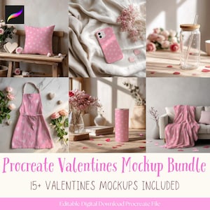 Op de afbeelding: Een verzameling roze mockups met Valentijnsthema. De afbeelding toont een kussen, telefoonhoesje, schort, beker, deken en glazen pot, allemaal versierd met hartpatronen. Bloemen en decoratieve harten zijn ook aanwezig.