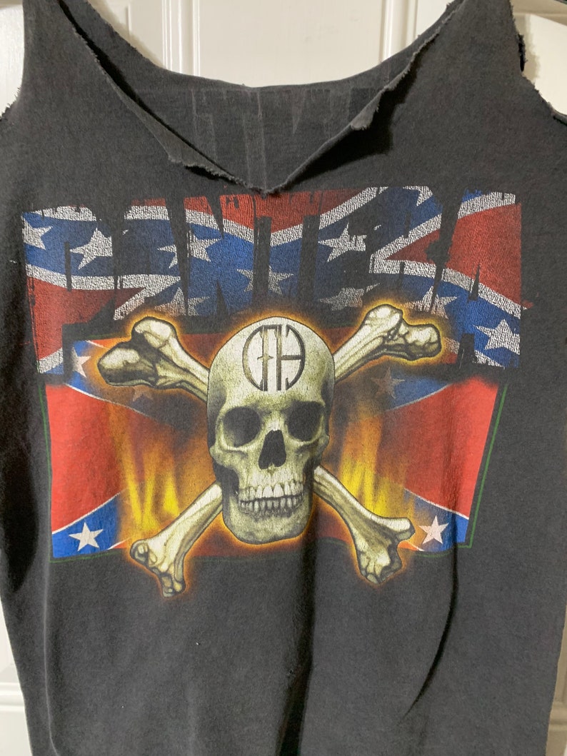 Vintage off shoulders Distressed Pantera Concert Tour T-shirt Size L.