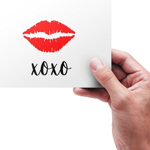 Druckbare Valentinstagskarte XOXO mit Lippen
