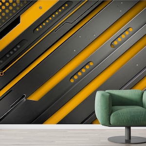 Peut inclure: Papier peint géométrique abstrait au design moderne. La murale présente des rayures diagonales noires et jaunes avec un aspect texturé. Un fauteuil vert est placé devant la murale.