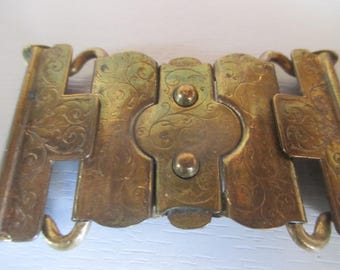 Thomas Walker Belt Buckle Signed  7 cm by 4.5  cm[Reasonable offers accepted]