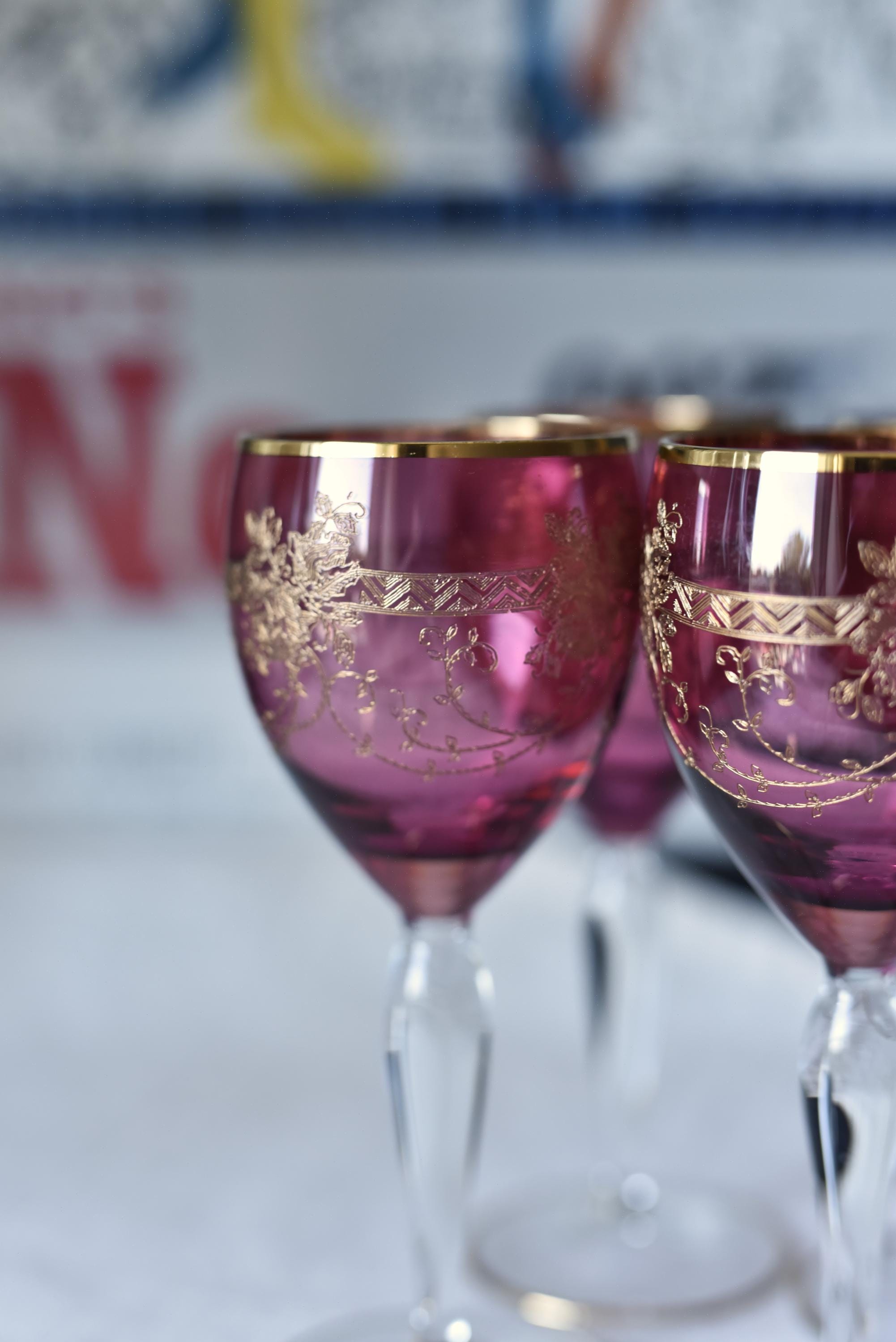 ゴールド装飾の紫ガラス製ワイングラス5個セット 1970年代ヴィンテージ