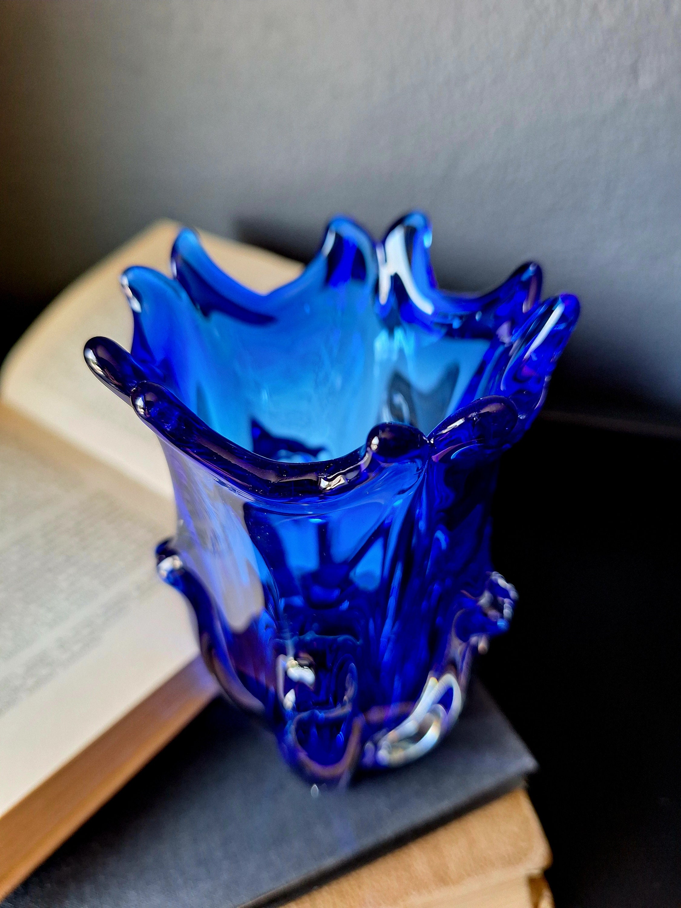 ヨゼフ・タラバ作、1960年代の青いボヘミアンガラスの花瓶 - Etsy 日本