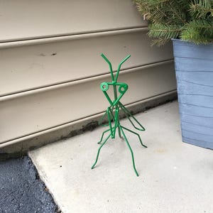 Amish Handmade Metal Praying Mantis Garden Art | Unique Outdoor Decoration, Made in the USA