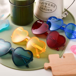 Personalisierte herzförmige Sonnenbrille, Junggesellinnenabschied Brautdusche Zubehör, Braut-zu-sein Geschenke, benutzerdefinierte Sonnenbrille Brautjungfer Geschenke
