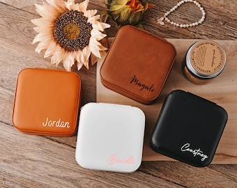Personalized jewelry box. Suitable for wedding parties and bridesmaid gifts