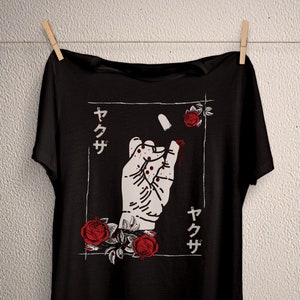 Broken promise shirt, Japanese aesthetic T-shirt, Japan street wear soft grunge clothes, kanji apparel, gothic clothing, plus size goth