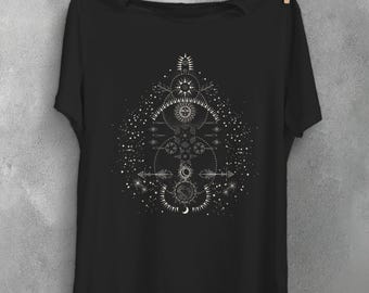 Maglietta con fasi lunari, maglietta grafica celestiale e magica, maglietta con sole e stelle in stile gotico pastello