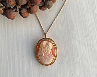 Vintage 18K guld snidad snäckskal cameo hänge || antikt cameo halsband