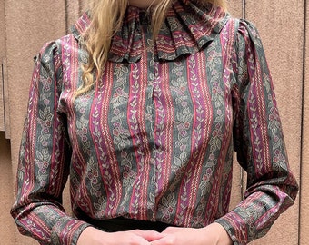 VINTAGE Ruffle Collar Shirt (XS) - Ruffle Collar Blouse - Petite Vintage top  - ruff collar blouse Elizabethan blouse - vintage button down
