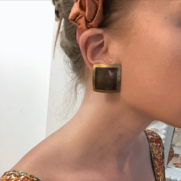 CONCAVE SQUARE EARCLIPS — vintage tortoiseshell earrings — vintage square clip on earrings