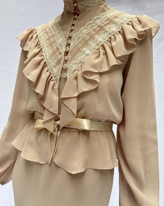 Vintage Victorian-Style Blouse with Underslip (si… - image 7