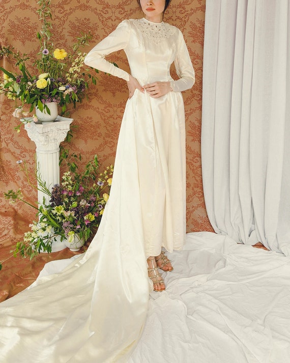Vintage 1940s Duchesse Satin Princess Cut Wedding Dress With
