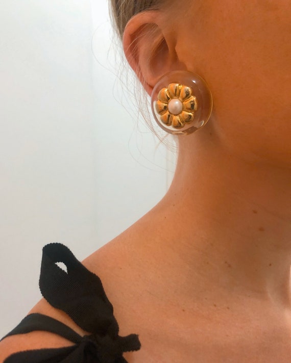1990s LUCITE DAISY EARRINGS
