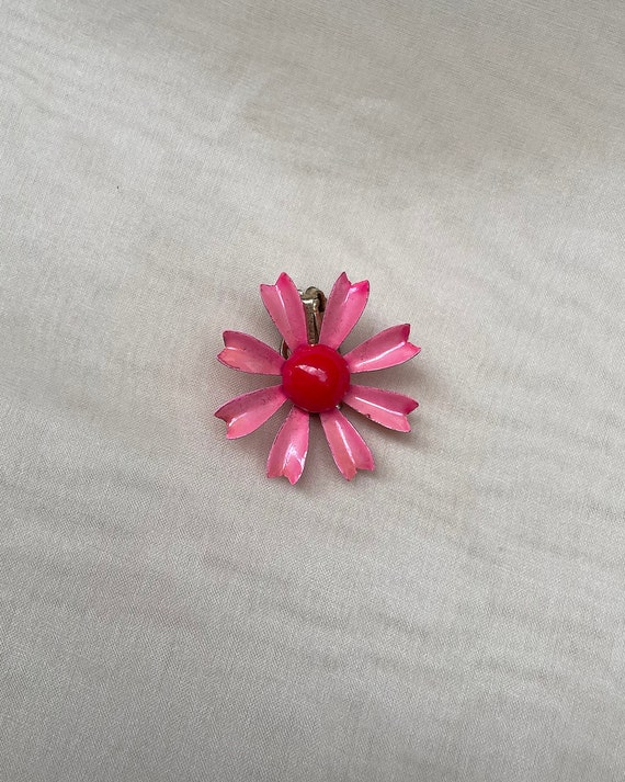 1960s ENAMEL DAISY EARRINGS — pink - image 3