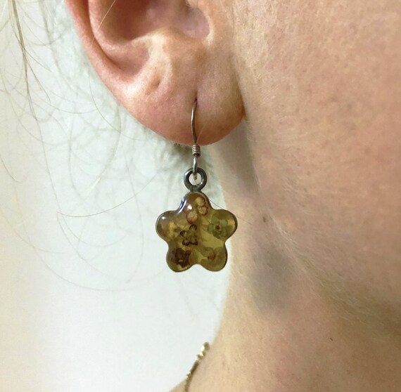 Resin Jewelry Botanical Jewelry Resin earring white Dried Flowers Boho Jewelry Gift for Her Cool Earring Pressed Flowers