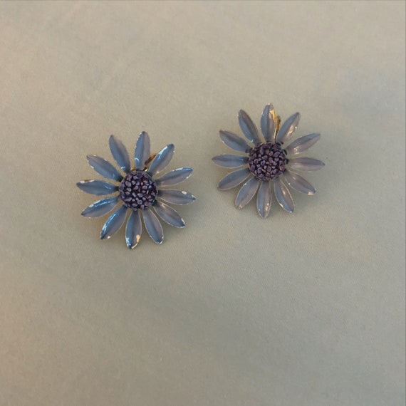 1960s ENAMEL DAISY EARRINGS — lavender - image 2