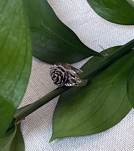 VINTAGE STERLING SILVER Rose Ring - vintage ring … - image 6