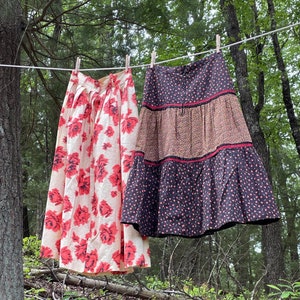 VINTAGE 1970s Floral print peasant skirt vintage rose print skirt 1970s floral midiskirt 70s gathered tiered peasant skirt size small image 2