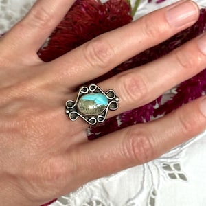 Vintage Artisinal Turquoise Ring in Sterling Silver