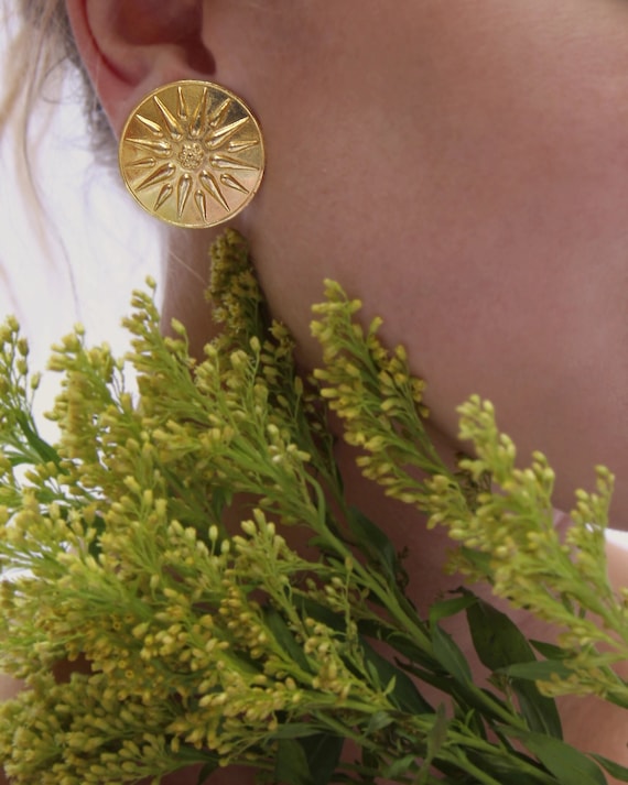 Vintage Gold Sun Medallion Earrings - image 1