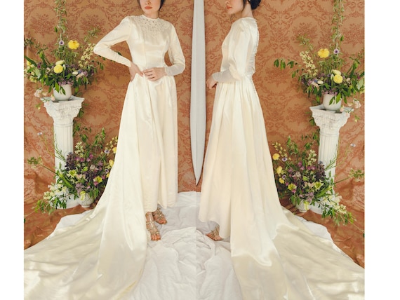 Vintage 1940s Duchesse Satin Princess Cut Wedding Dress With