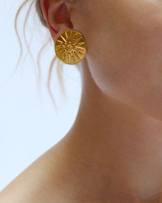 Vintage Gold Sun Medallion Earrings - image 4