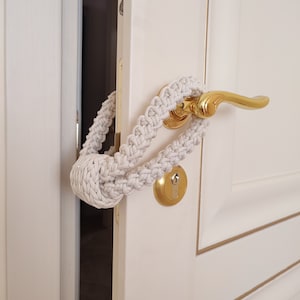 Safety Feature for Dogs, Cats,