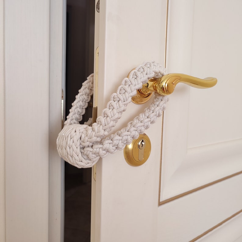 Safety Feature for Dogs, Cats,