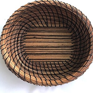 DIY-kit med spiralformade tallnålskorg: Nybörjarpyssel med exotiskt trä bild 10