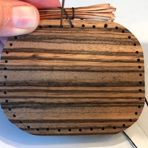 DIY-kit med spiralformade tallnålskorg: Nybörjarpyssel med exotiskt trä bild 7