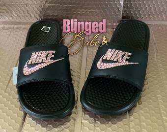 purple nike sandals with gold check
