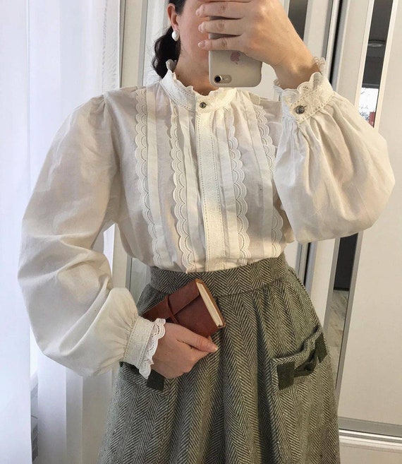 Austrian blouse puff sleeves/victorian blouse ruff