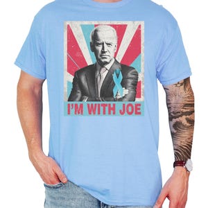 Ich bin mit Joe Shirt, unterstütze Joe Biden bei seinem Kampf gegen Brustkrebs Shirt, bete für Joe Biden T-Shirt, Joe Biden klassisches T-Shirt
