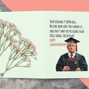 Fantastico biglietto di auguri per la laurea di Trump, biglietto di auguri con citazioni di umorismo sulla laurea di Trump, divertenti biglietti di laurea di Trump per professionisti
