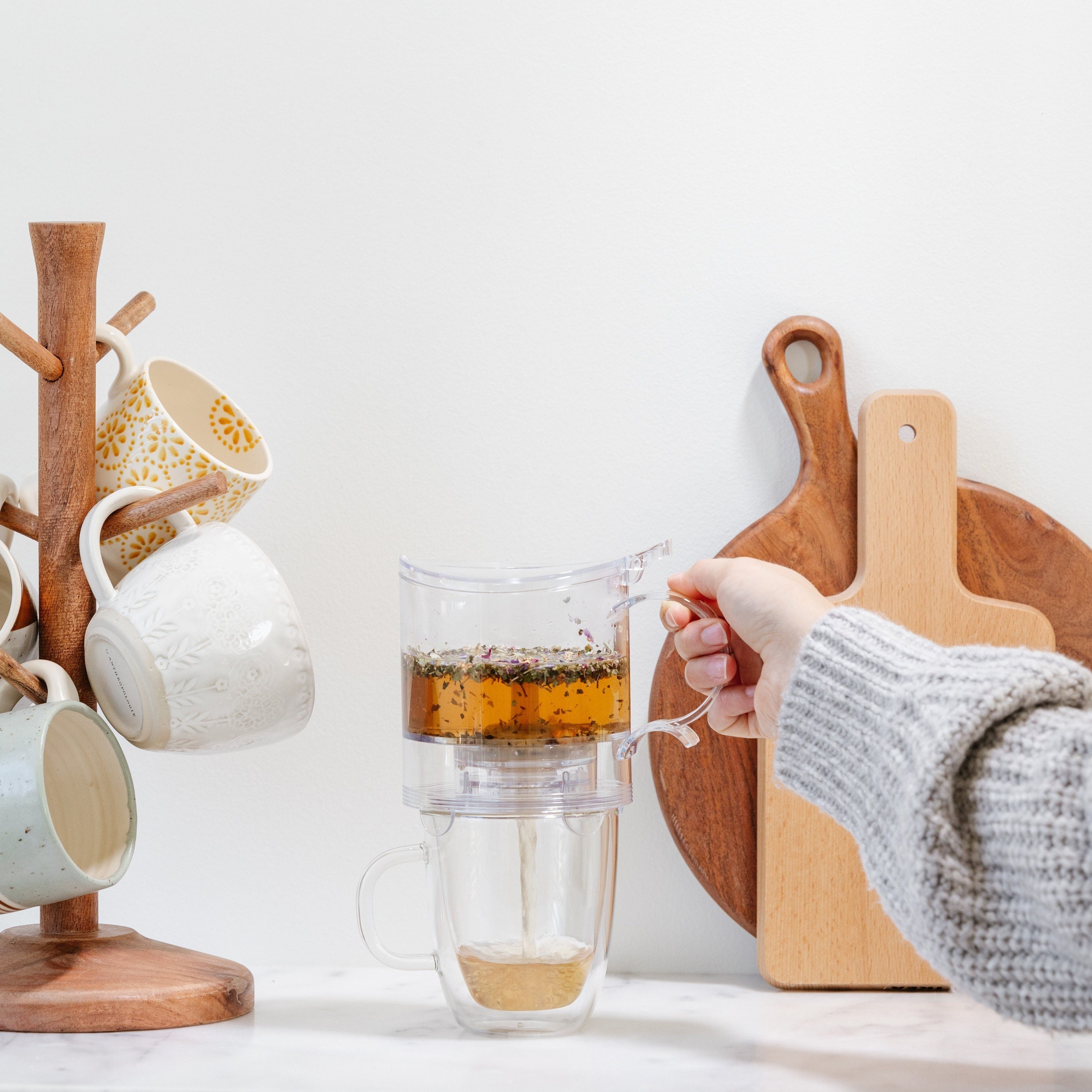 The Book Lover's Cup of Tea: Includes Tea Infuser (RP Minis