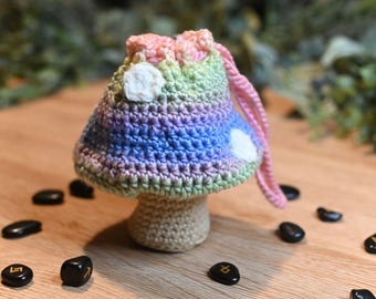 Bolsita de ganchillo con forma de seta inspirada en la fantasía, bolsita con cordón estilo Fairycore, bolsa para dados de juegos de rol de mesa estilo Cottagecore hecha a mano, accesorio para adivinación espiritual