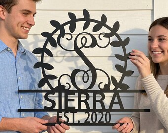 Letrero metálico personalizado con nombre de familia, corona de monograma personalizada, arte de pared con fecha de establecimiento