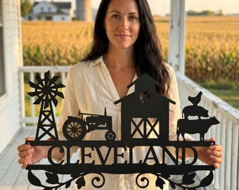 Letrero metálico de granja: Nombre personalizado con granero y tractor (Decoración rústica)