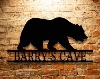 Letrero personalizado de oso: Decoración de pared de acero con monograma y nombre familiar.