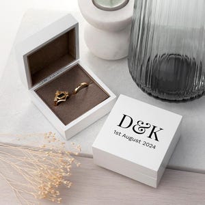 Personlig parinitial med dubbel ringask